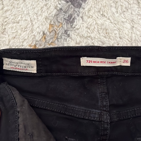 Levi’s Premium Jeans | Black, Ripped, High Rise Skinny Jean - Picture 3 of 4